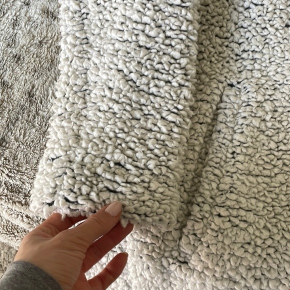 IRO Piacie Oversized White Snap Sherpa Jacket - Picture 8 of 10